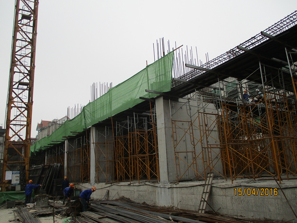 Lắp Dựng lan can khi thi công Tầng 2 Tháp A